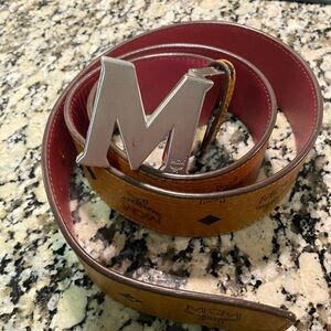 MCM M Reversible Belt Visetos Cognac/Red